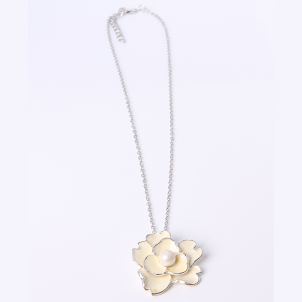 Fashion Jewelry Silver Pendant Necklace with Yellow Flower Pearl