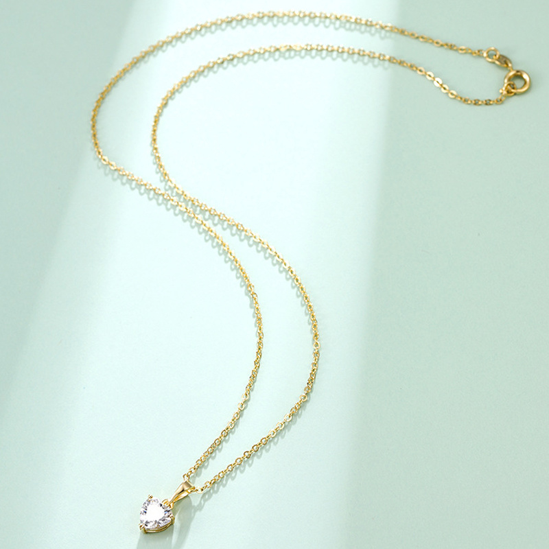 Gold Love Necklace Women Light Luxury Carnelian Heart Clavicular Chain