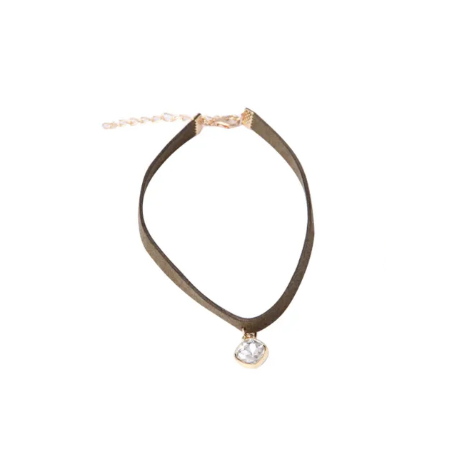 Fashion Jewelry Fabric Necklace Chocker with Triangle Charm Black Enamel